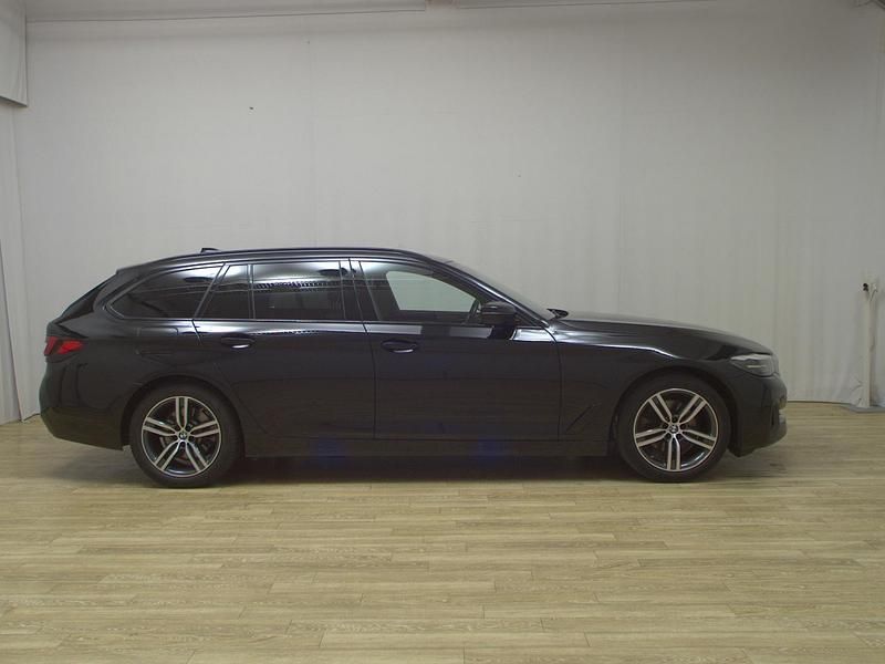 Schwarz Gebraucht 2021 BMW 520 Performance Kombi | 21.380 € (Superpreis) - Bild 1/4