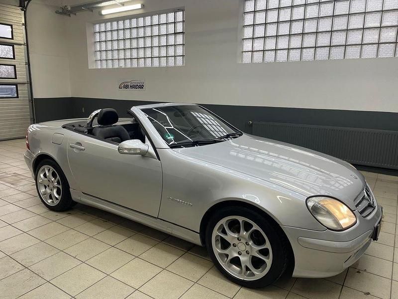 Gebraucht Mercedes SLK230 197 PS (144 kW) 2000 Silber Cabrio