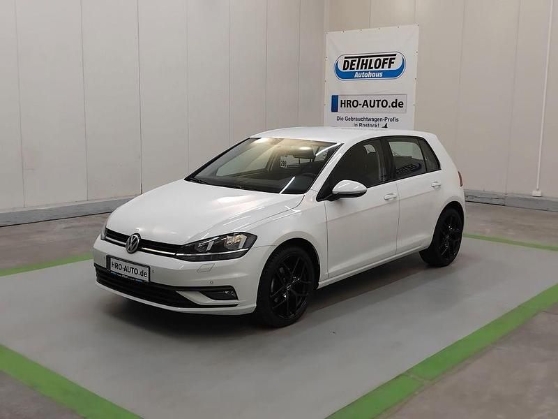 Second-hand VW Golf VII Trendline 116 CP (85 kW) 2020 Alb Berlinǎ