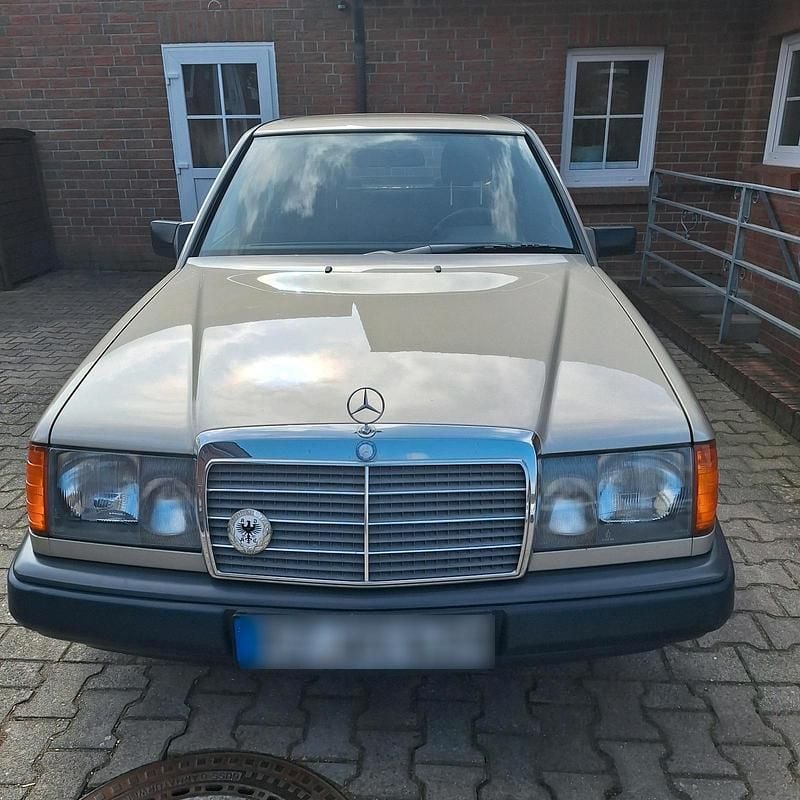 Gebraucht Mercedes E230 136 PS (100 kW) 1988 Andere farben Limousine