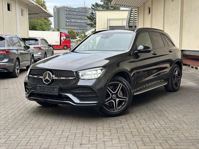 Grau Gebraucht 2019 Mercedes GLC300 AMG SUV | 30.999 € (Fairer Preis) - Bild 1/4
