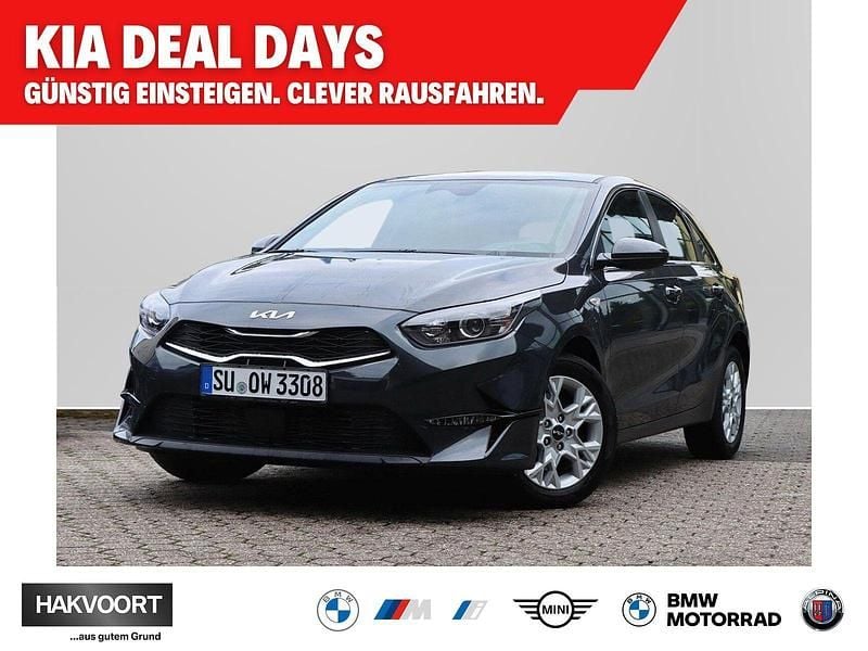 (h8g) dark penta metal m Gebraucht 2024 Kia Ceed Comfort Limousine | 23.582 € (Superpreis) - Bild 1/4