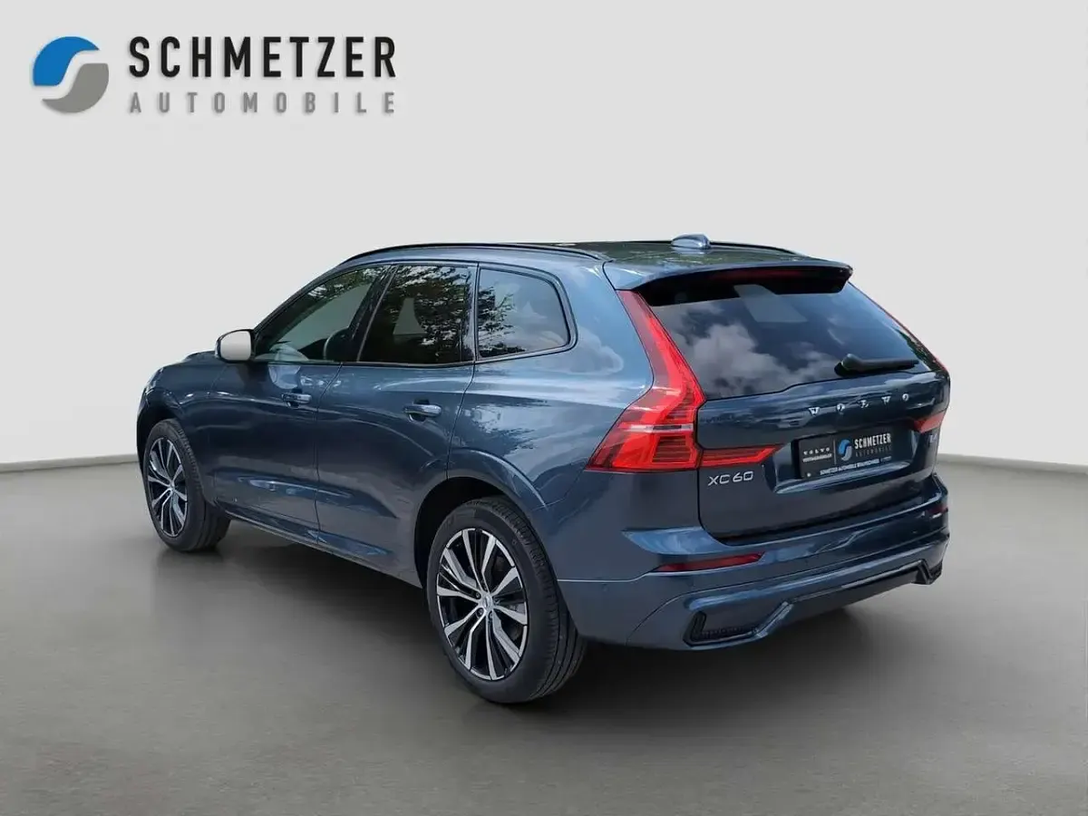 Gebraucht Volvo XC60 Plus 197 PS (144 kW) 2022 Denim blue SUV