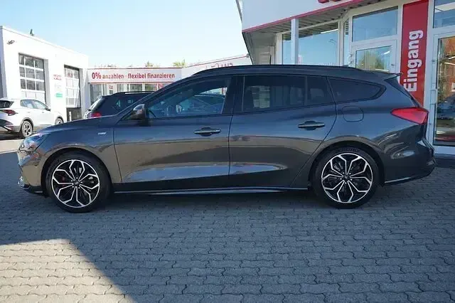 Usata Ford Focus ST-Line 155 CV (114 kW) 2021 Grigio Station wagon
