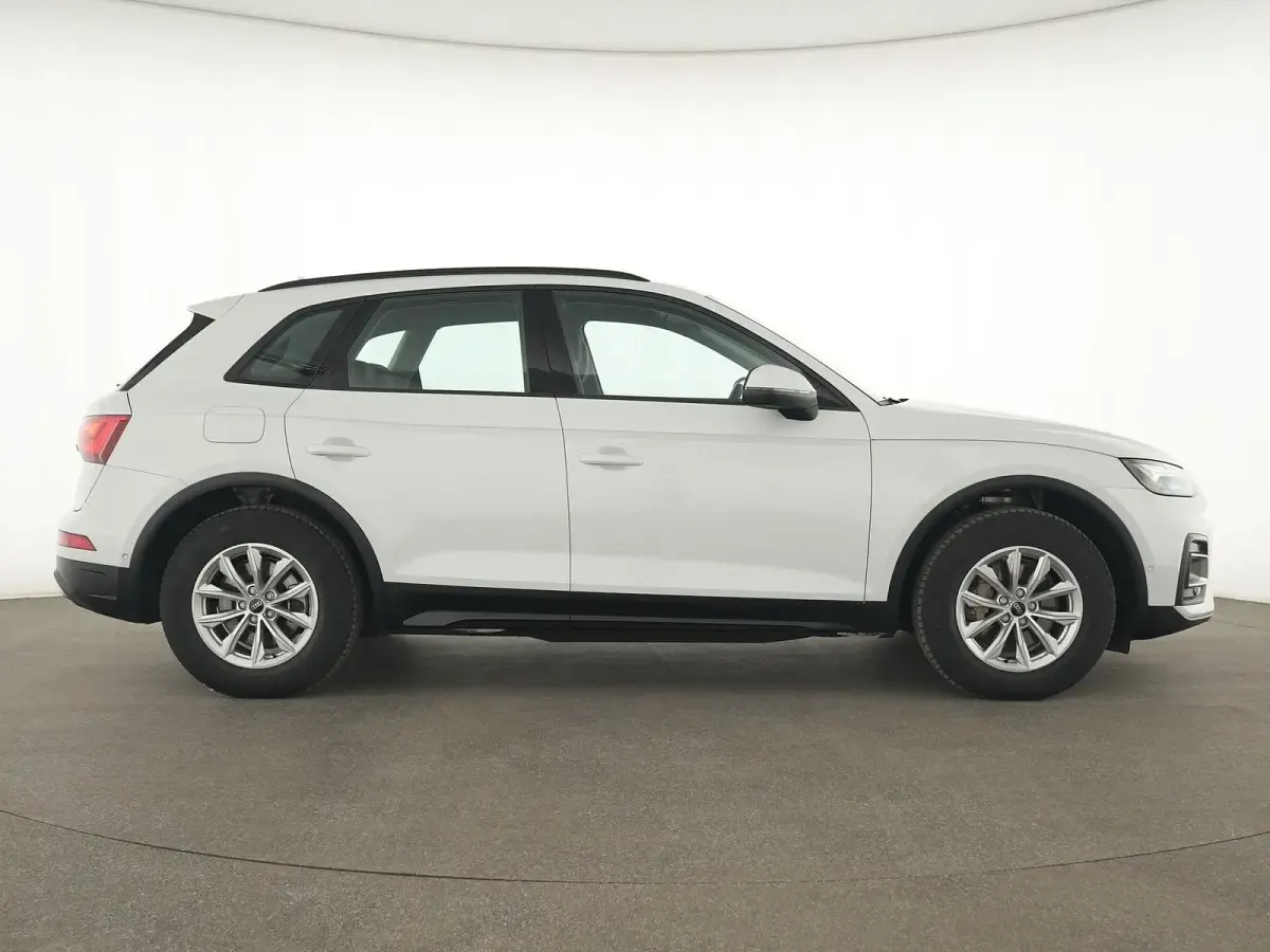 Gebraucht Audi Q5 Business 163 PS (119 kW) 2023 Gletscherweiss SUV