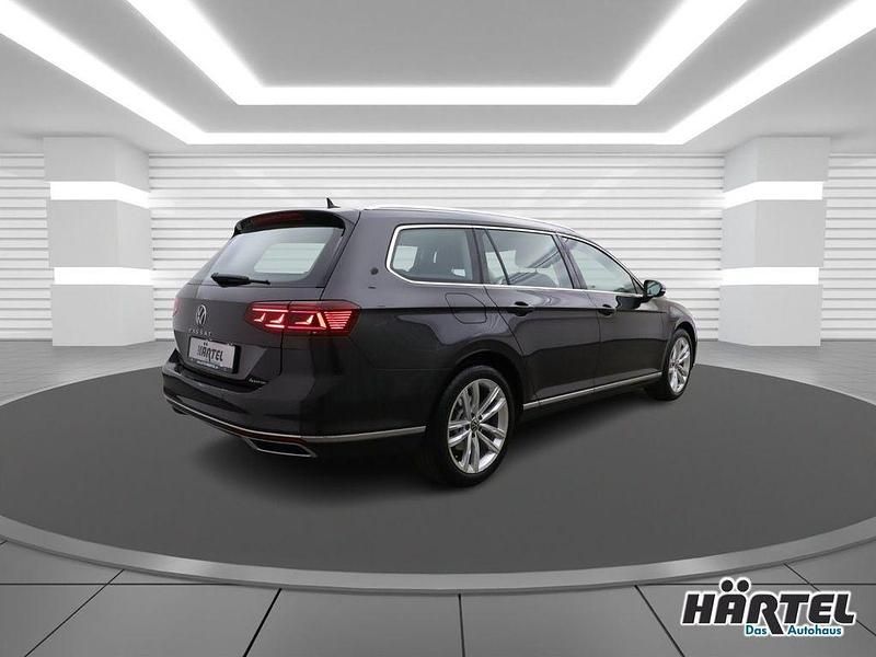 Gebraucht VW Passat Elegance 200 PS (147 kW) 2022 Mangangrau (grey), metallic Kombi