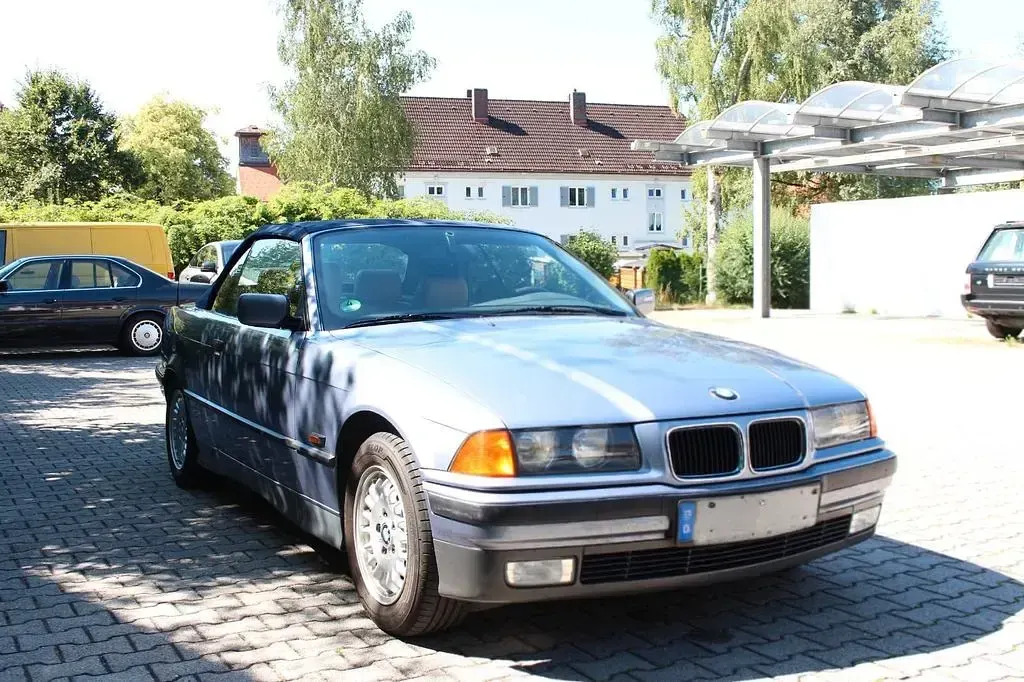 Gebraucht BMW 320 Cabriolet 150 PS (110 kW) 1996 Blau Cabrio