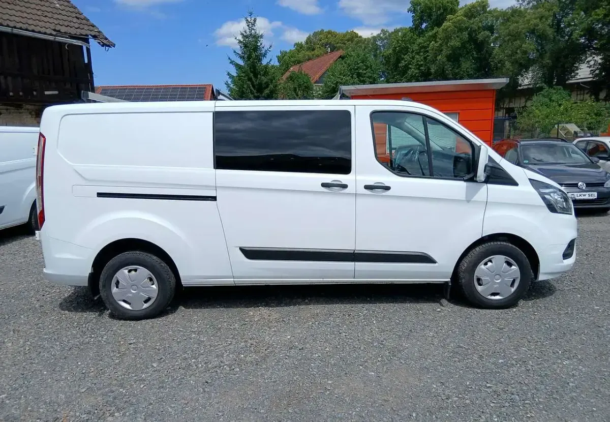 Gebraucht Ford 300 Trend 131 PS (96 kW) 2020 Frostweiß Van / Kleinbus