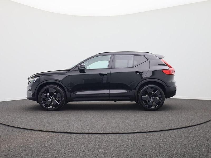 Neu Volvo XC40 Plus 197 PS (144 kW) 2026 Onyx black metallic SUV