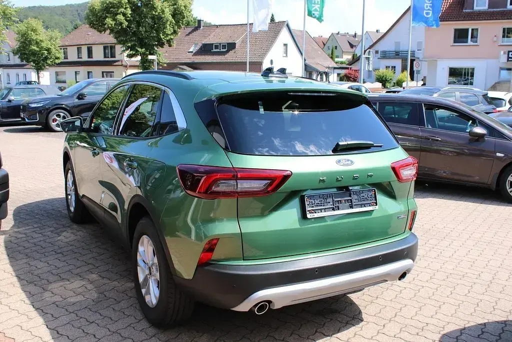 Neu Ford Kuga Titanium 152 PS (111 kW) 2026 Grün SUV