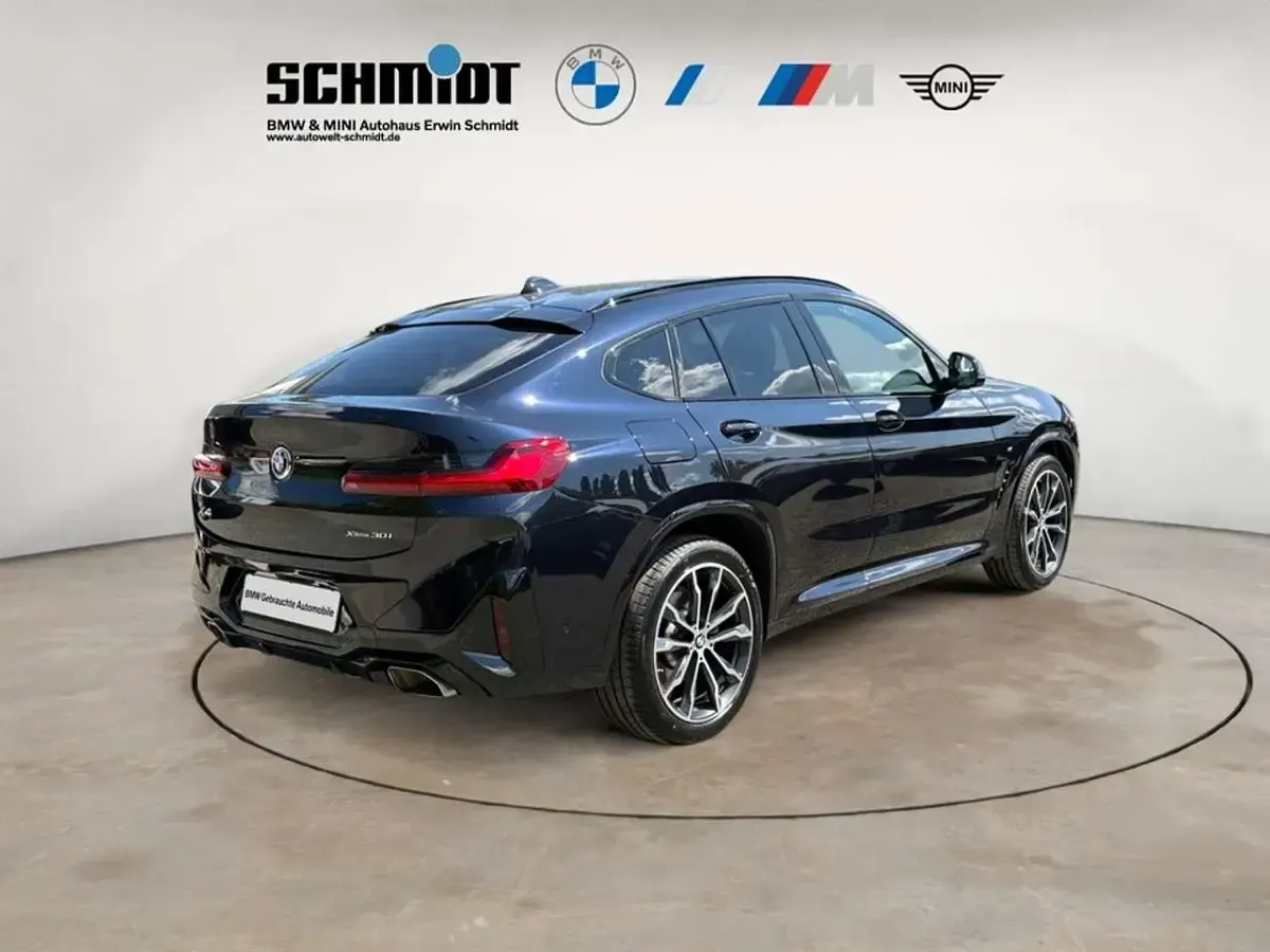 Gebraucht BMW X4 M Sport 245 PS (180 kW) 2025 M carbonschwarz SUV
