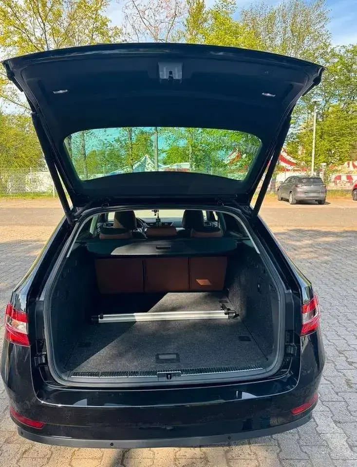 Gebraucht Skoda Superb 150 PS (110 kW) 2022 Schwarz Kombi