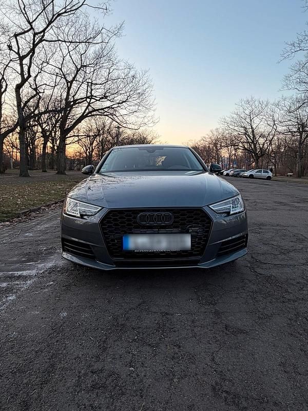 Gebraucht Audi A4 130 PS (95 kW) 2019 Grau Limousine