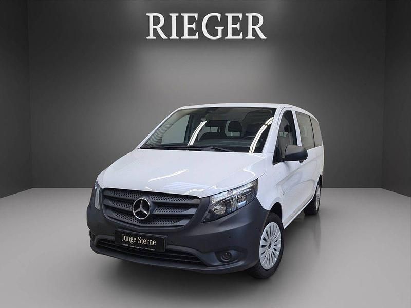 Weiß Gebraucht 2022 Mercedes Vito Van / Kleinbus | 34.755 € (Fairer Preis) - Bild 1/4