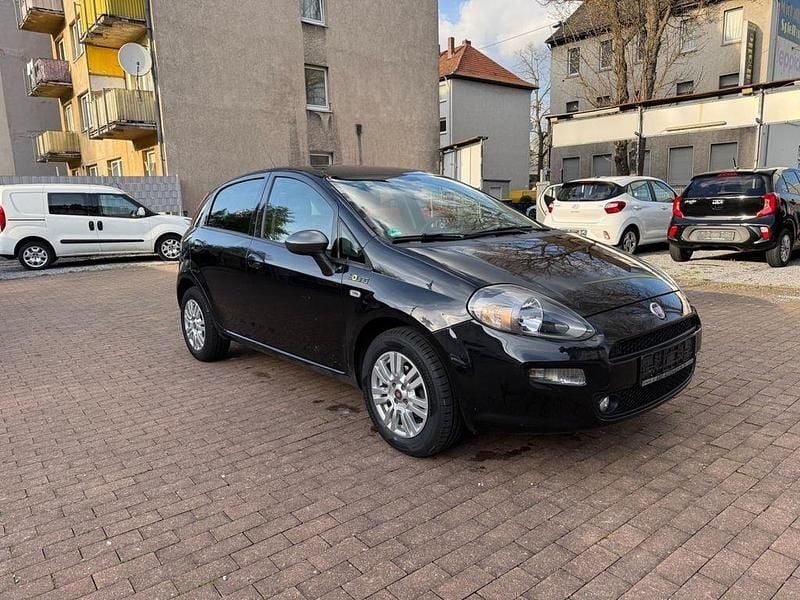 Gebraucht Fiat Punto Young 69 PS (50 kW) 2016 Schwarz Kleinwagen