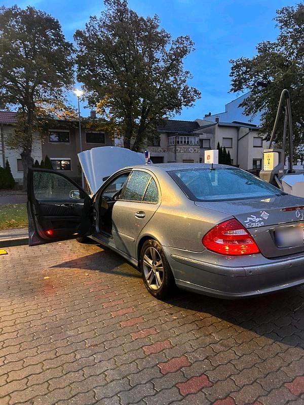 Gebraucht Mercedes E320 204 PS (150 kW) 2005 Grau Limousine