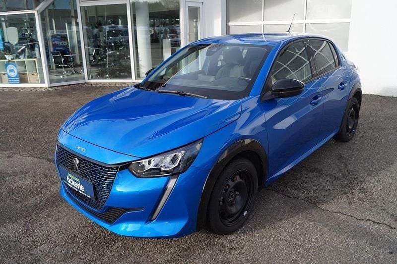 Blau/typ aussenverkleidung dr Gebraucht 2023 Peugeot e-208 Allure Kleinwagen | 19.990 € (Fairer Preis) - Bild 1/4