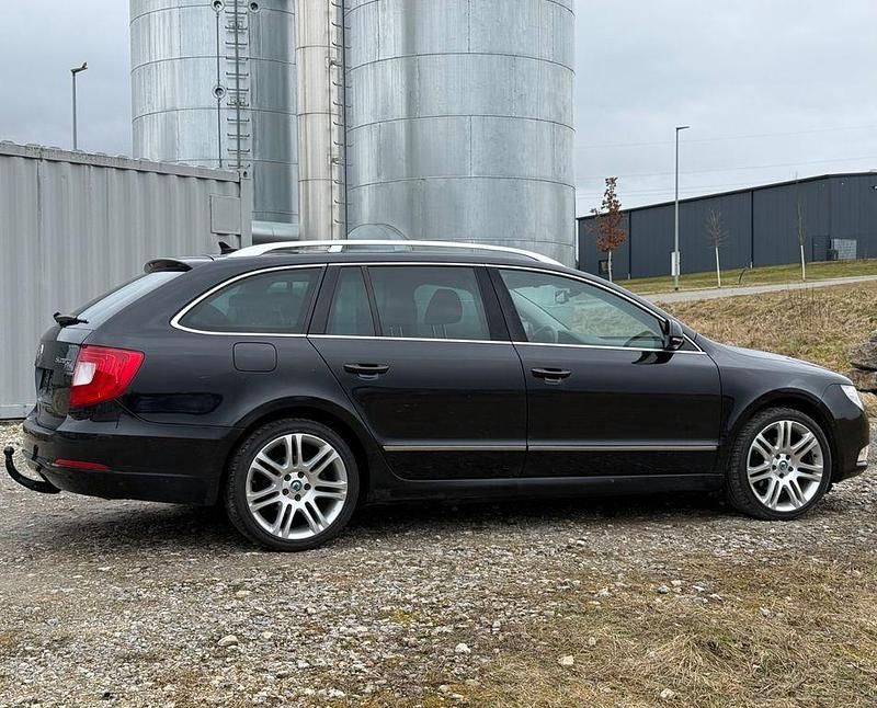 Gebraucht Skoda Superb 170 PS (125 kW) 2011 Schwarz Kombi