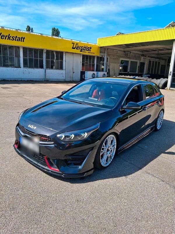 Schwarz Gebraucht 2023 Kia Ceed GT Kleinwagen | 27.500 € (Fairer Preis) - Bild 1/4