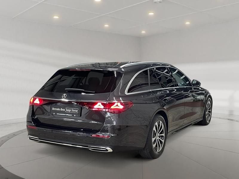 Gebraucht Mercedes E200 Avantgarde 204 PS (150 kW) 2024 Metalliclack graphitgrau Kombi