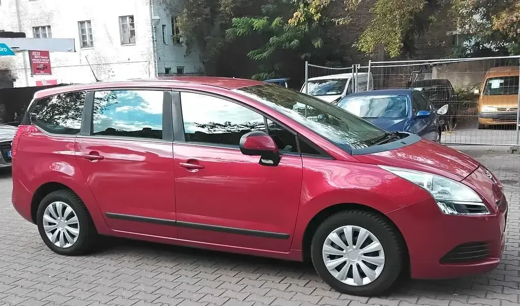 Gebraucht Peugeot 5008 Tendance 120 PS (88 kW) 2010 Rot Van / Kleinbus