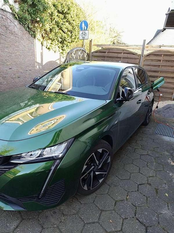 Grün Gebraucht 2022 Peugeot 308 Limousine | 24.600 € (Guter Preis) - Bild 1/4