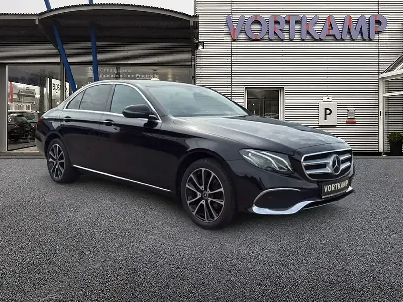 Gebraucht Mercedes E220 Avantgarde 194 PS (142 kW) 2018 Obsidianschwarz (metallic) Limousine
