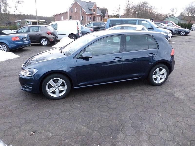 Night blue metallic Gebraucht 2013 VW Golf VII Comfortline Kleinwagen | 6.199 € (Guter Preis) - Bild 1/4