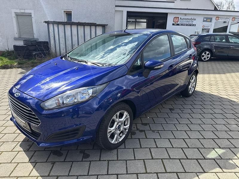 Gebraucht Ford Fiesta Trend 82 PS (60 kW) 2015 Blau Limousine