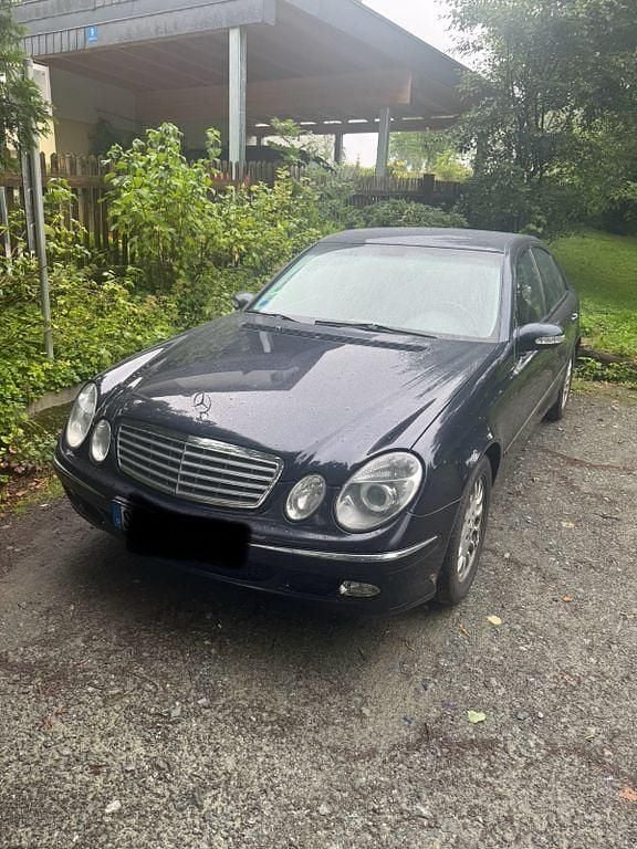 Schwarz Gebraucht 2004 Mercedes E200 Elegance Limousine | 4.200 € (Superpreis) - Bild 1/4