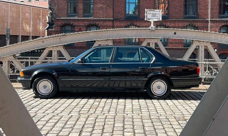 Gebraucht BMW 750L 299 PS (219 kW) 1988 Schwarz Limousine