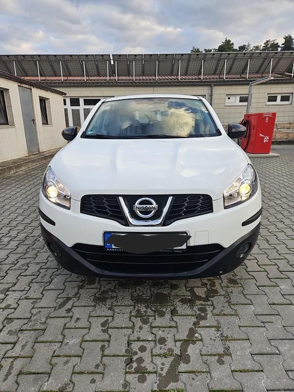 Weiß Gebraucht 2012 Nissan Qashqai SUV | 6.800 € (Fairer Preis) - Bild 1/4