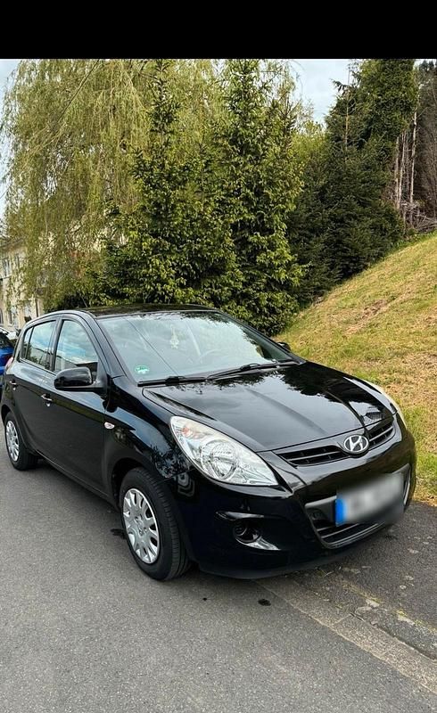 Schwarz Gebraucht 2011 Hyundai i20 Kleinwagen | 1.900 € (Fairer Preis) - Bild 1/4