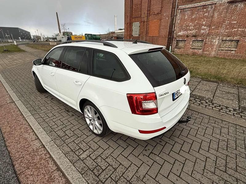 Gebraucht Skoda Octavia Joy 150 PS (110 kW) 2016 Weiß Kleinwagen