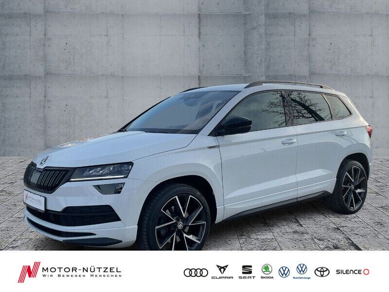 Moonweiss metallic Gebraucht 2021 Skoda Karoq SportLine SUV | 31.430 € (Etwas zu teuer) - Bild 1/4