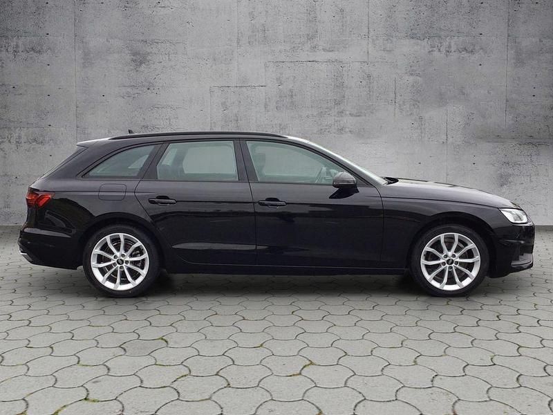 Gebraucht Audi A4 Basis 163 PS (119 kW) 2023 Brillantschwarz Kombi