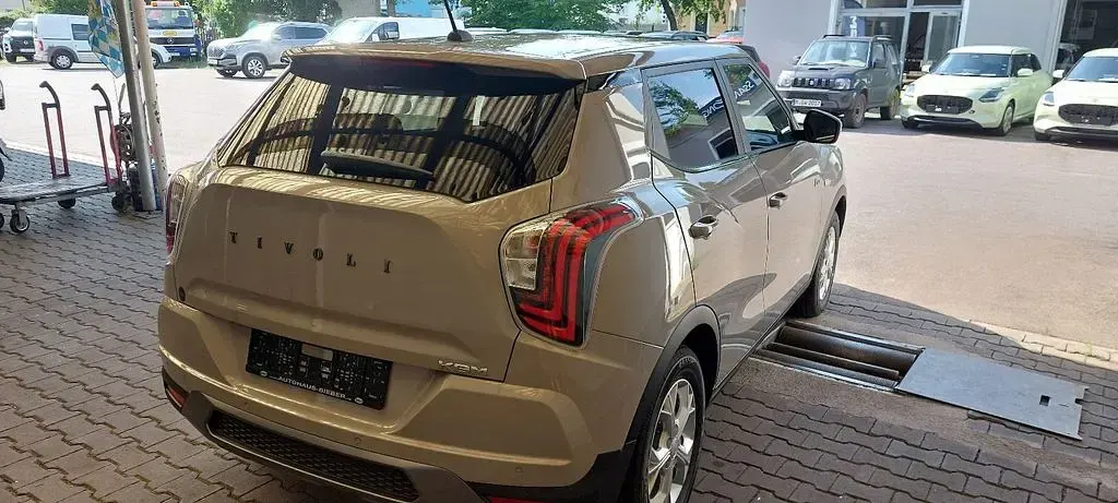 Neu KGM Tivoli 163 PS (119 kW) 2026 Beige SUV
