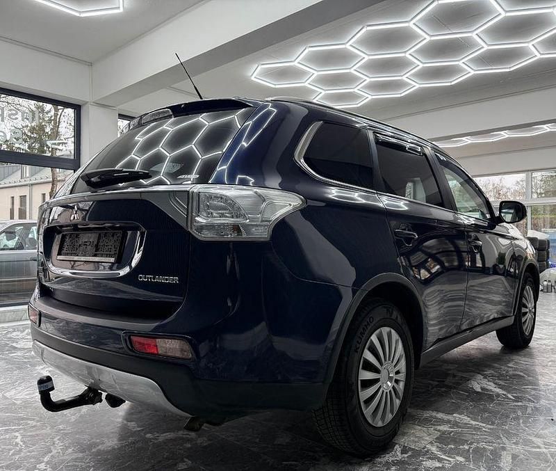 Gebraucht Mitsubishi Outlander Plus 150 PS (110 kW) 2014 Blau SUV