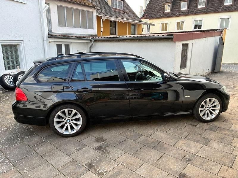 Gebraucht BMW 320 Comfort Edition 177 PS (130 kW) 2008 Schwarz Kombi