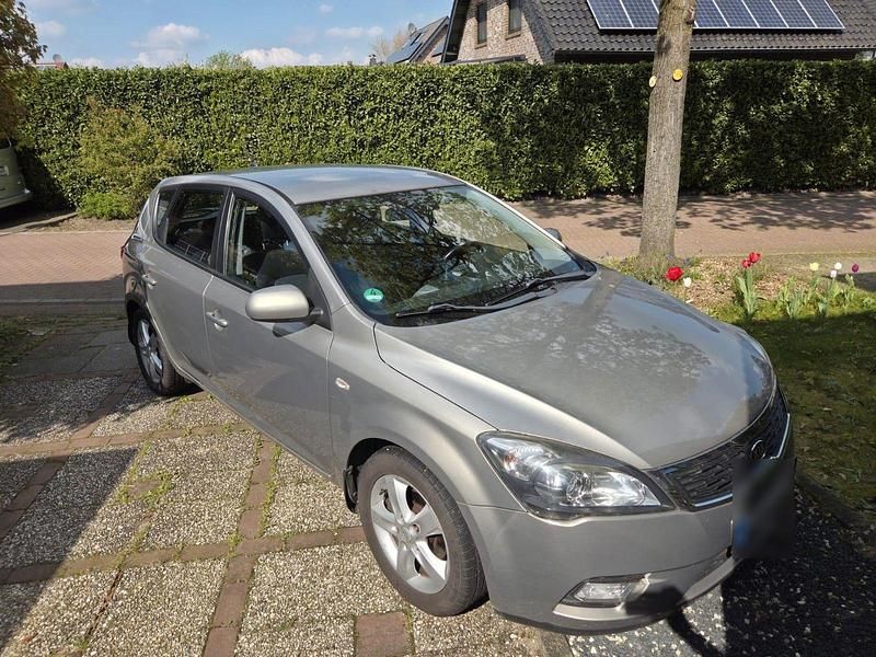 Second-hand Kia Ceed 116 CP (85 kW) 2011 Gri Hatchback