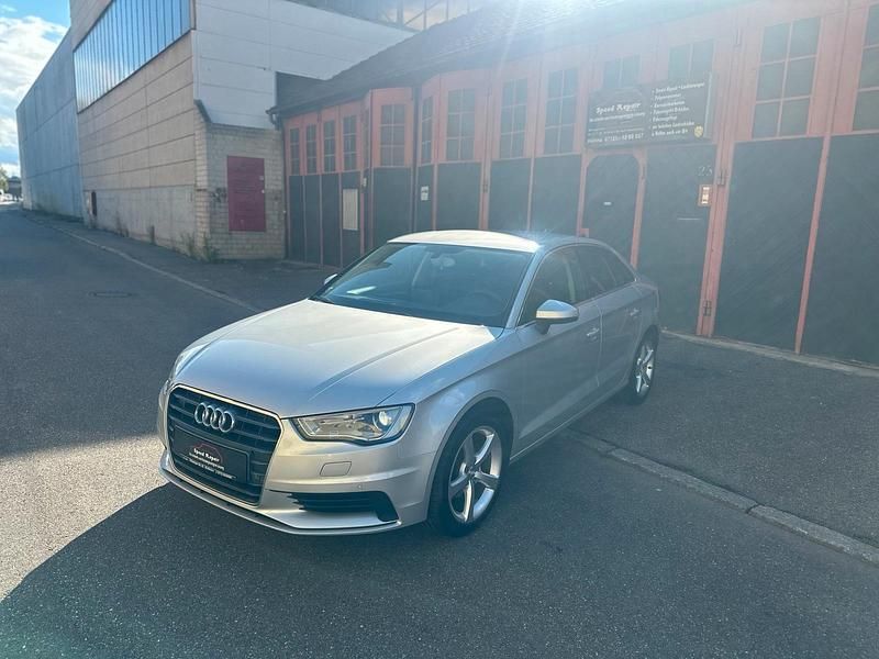 Silber Gebraucht 2014 Audi A3 Ambiente Limousine | 10.999 € (Fairer Preis) - Bild 1/4