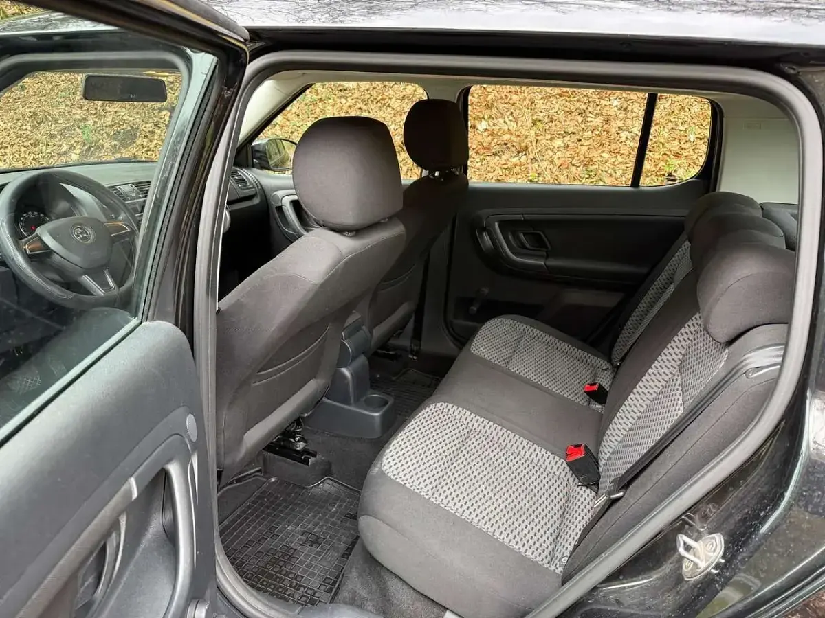 Second-hand Skoda Fabia 105 CP (77 kW) 2013 Negru Berlinǎ