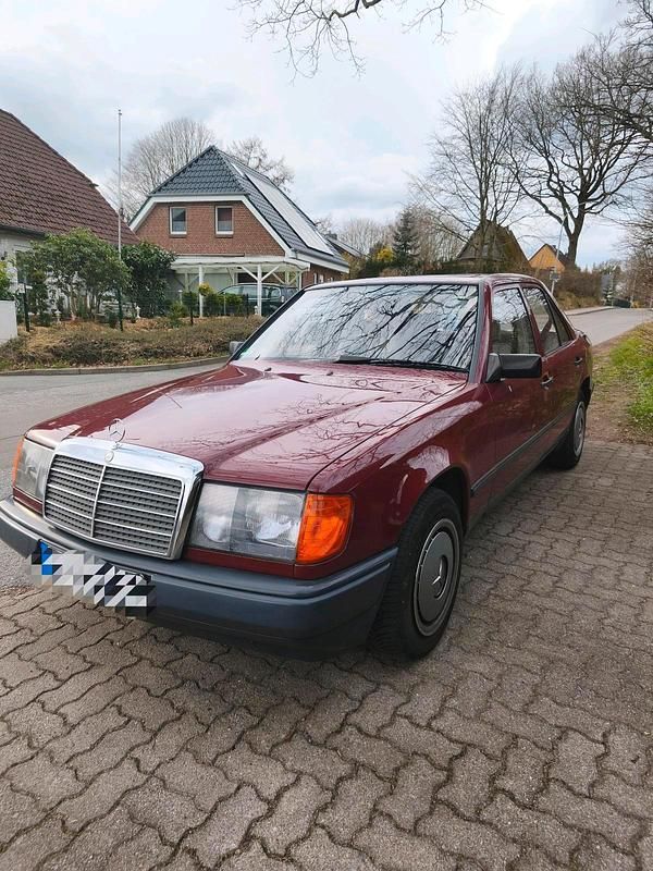 Second-hand Mercedes E230 132 CP (97 kW) 1987 Roșu Berlinǎ