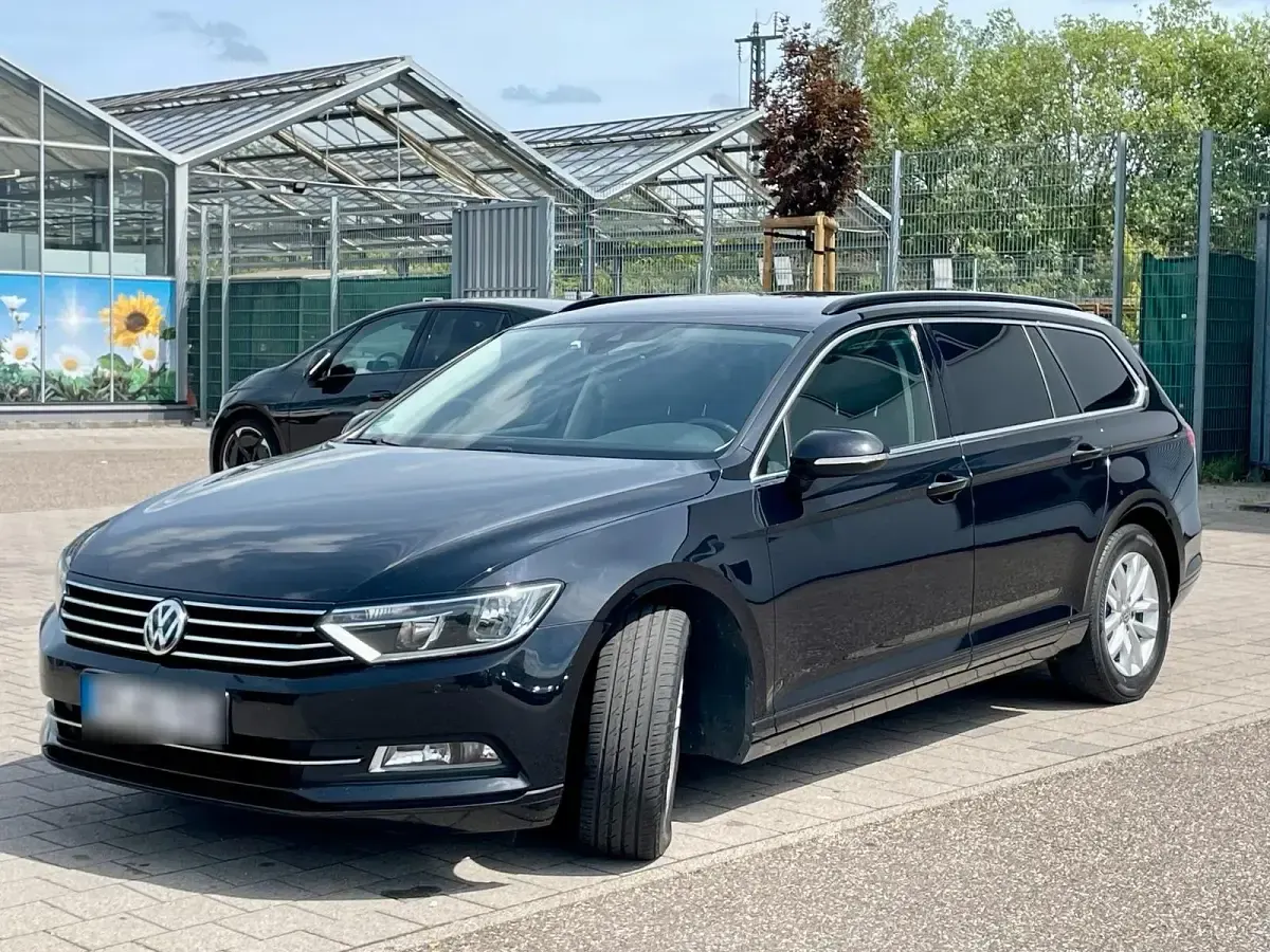 Gebraucht VW Passat Comfortline 150 PS (110 kW) 2018 Schwarz Kombi