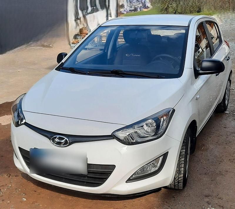 Gebraucht Hyundai i20 86 PS (63 kW) 2014 Weiß Kleinwagen