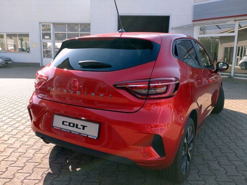 Gebraucht Mitsubishi Colt Plus 67 PS (49 kW) 2023 Rot Limousine
