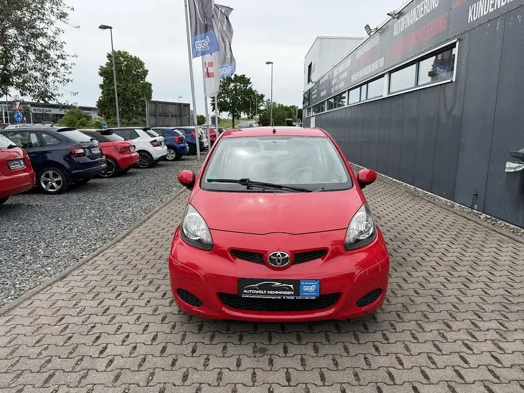 Gebraucht Toyota Aygo Basis 68 PS (50 kW) 2009 Rot Kleinwagen