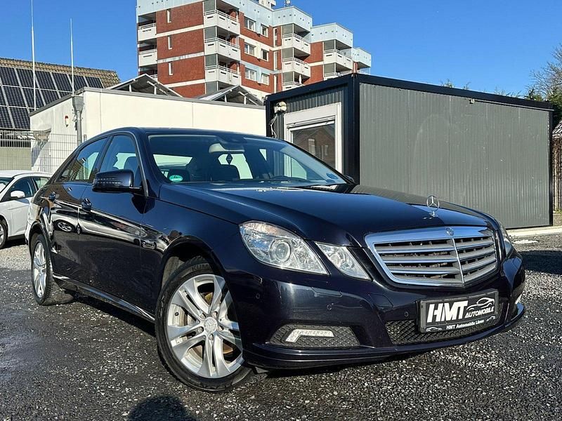 Tansanitblau metalliclack Gebraucht 2010 Mercedes E200 Limousine | 8.200 € (Fairer Preis) - Bild 1/4