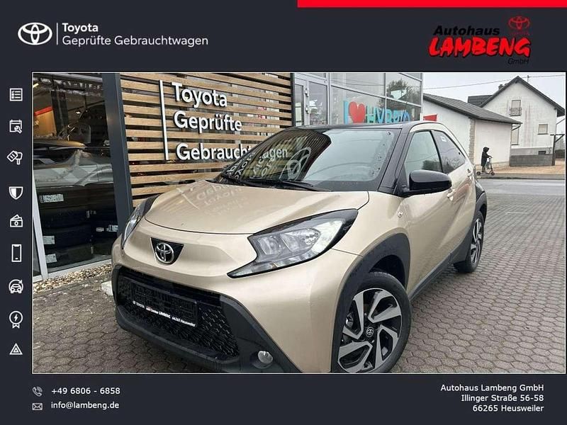 Grau Gebraucht 2024 Toyota Aygo X Team SUV | 19.090 € (Etwas zu teuer) - Bild 1/4
