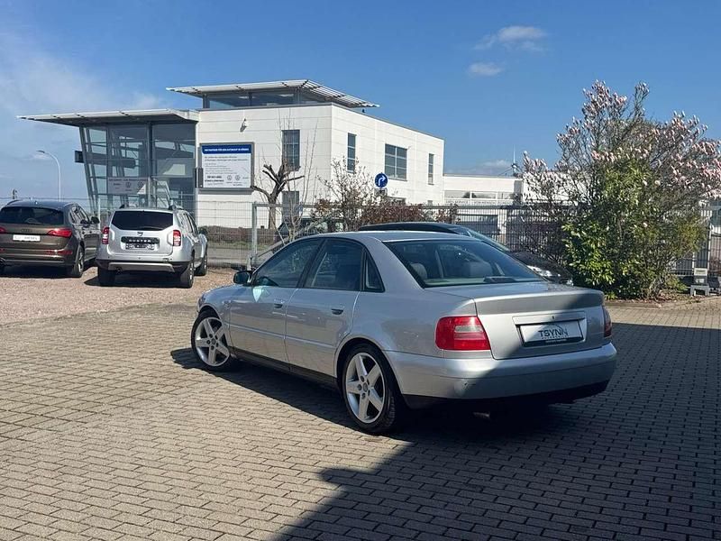 Gebraucht Audi A4 150 PS (110 kW) 2000 Lichtsilber metallic Limousine